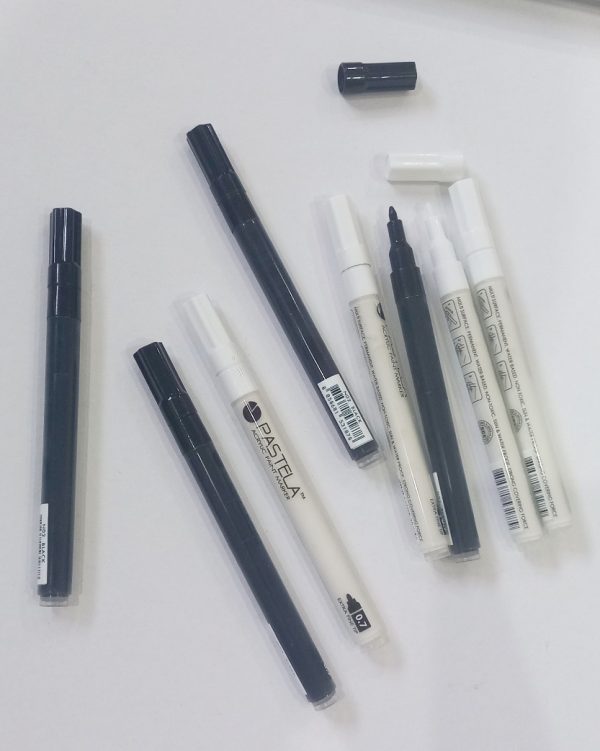 White & black acrlylic paint markers